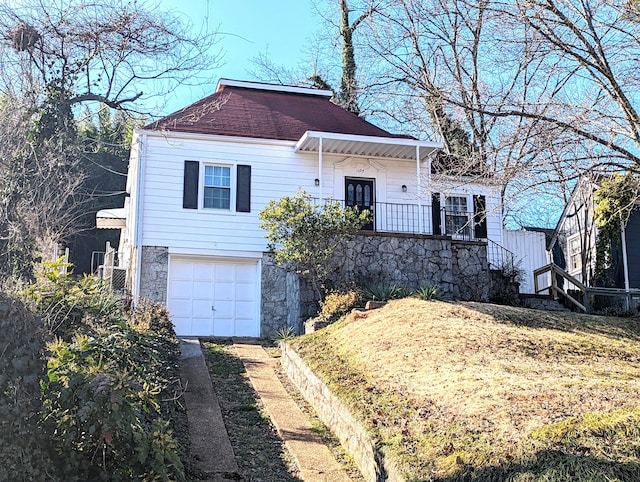 view of front of house with a garage and a front yard