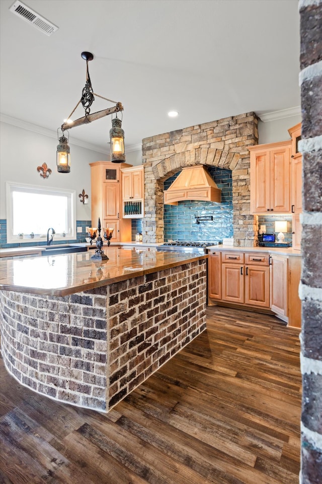 bar featuring backsplash, custom exhaust hood, dark wood-type flooring, ornamental molding, and light brown cabinetry