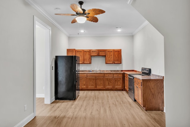 kitchen with black appliances, sink, light hardwood / wood-style floors, ceiling fan, and crown molding