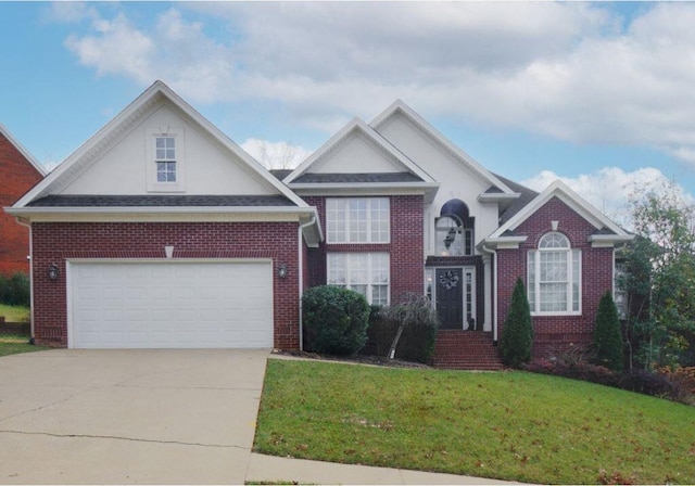 view of front of house featuring a front lawn