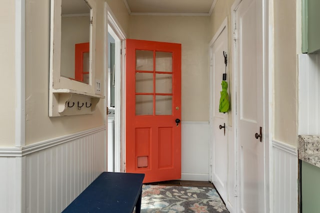 entryway with crown molding