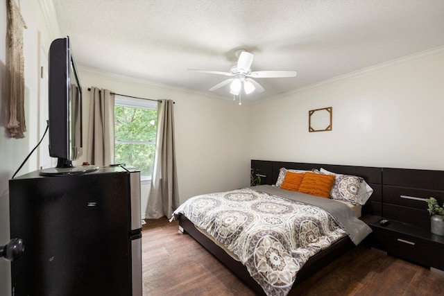 bedroom featuring ceiling fan, crown molding, dark wood-type flooring, and fridge