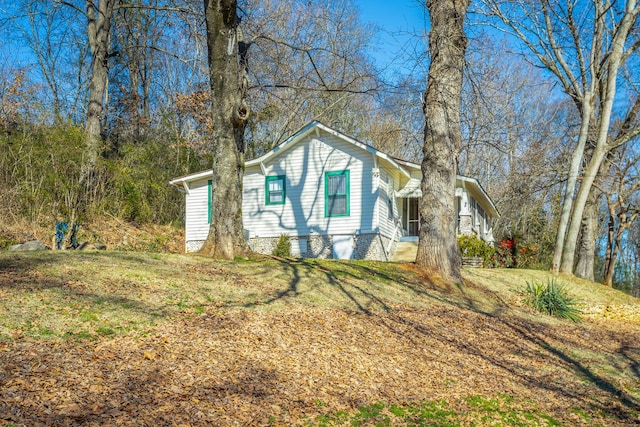 view of front of home with a front yard