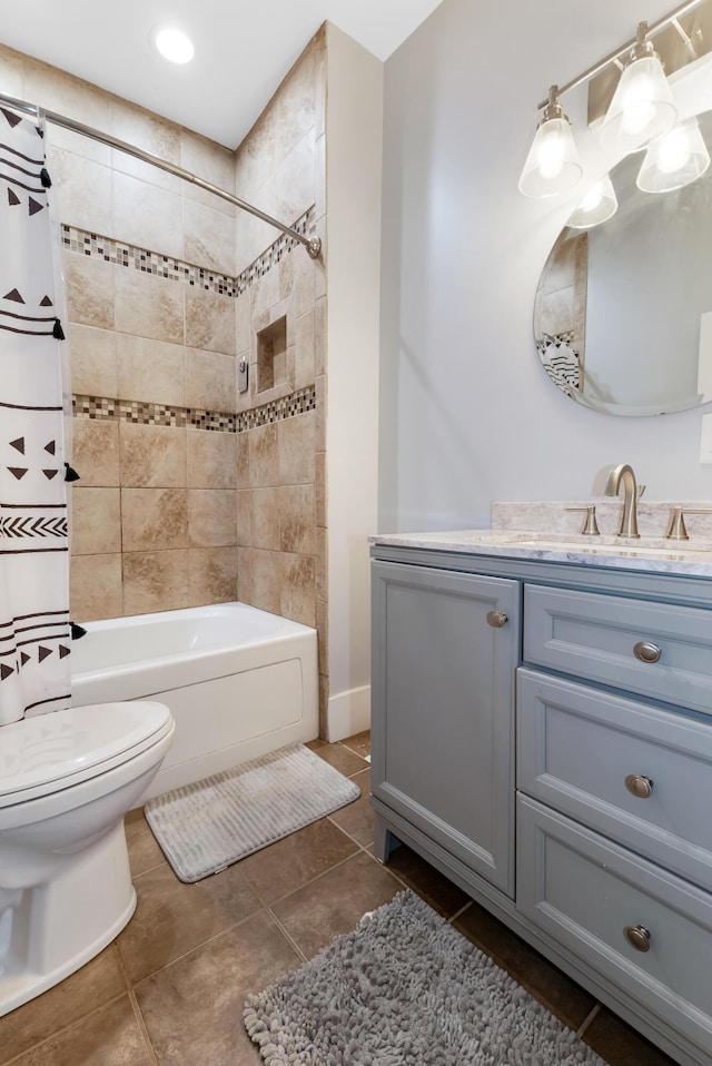 full bathroom with shower / bath combo with shower curtain, vanity, and toilet