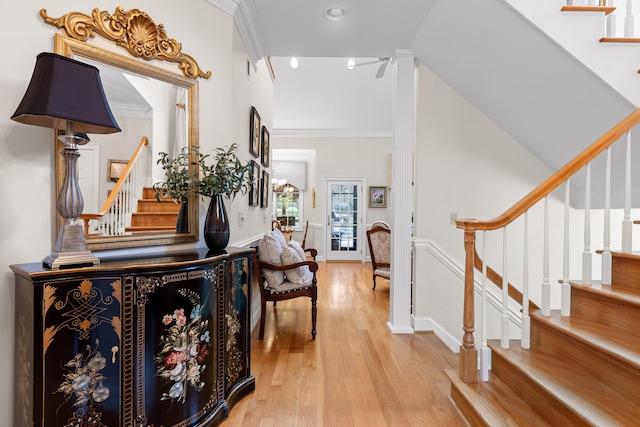 foyer entrance featuring light hardwood / wood-style floors, ceiling fan, and ornamental molding