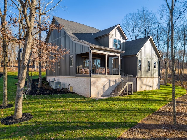 view of front facade with a front lawn