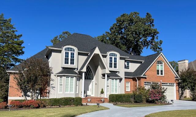 view of front of house featuring a garage and a front yard