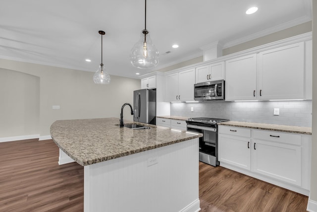 kitchen with white cabinets, decorative light fixtures, a kitchen island with sink, and appliances with stainless steel finishes