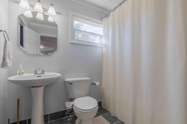 bathroom featuring curtained shower, sink, tile patterned flooring, and toilet