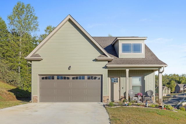 view of front facade featuring a front yard and a garage