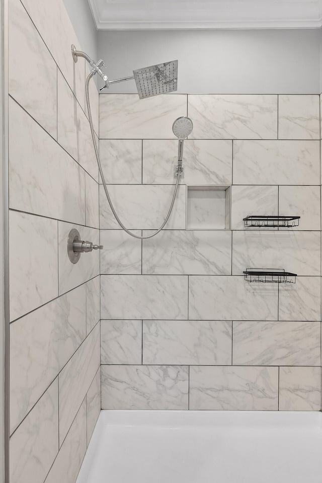 bathroom featuring a tile shower