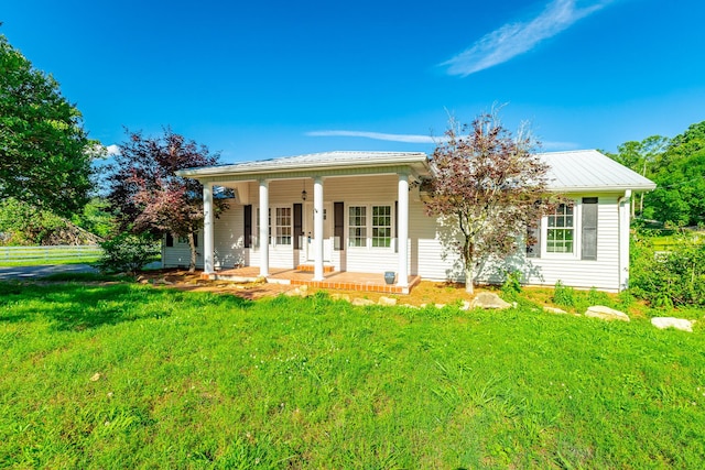 4533 Long Hollow Rd, Ringgold, GA 30736 - view of front of home featuring a front yard and covered porch