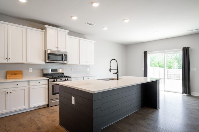 8784 Snowy Owl Rd, Ooltewah, TN 37363 - kitchen with appliances with stainless steel finishes, a sink, backsplash, visible vents, and a center island with sink