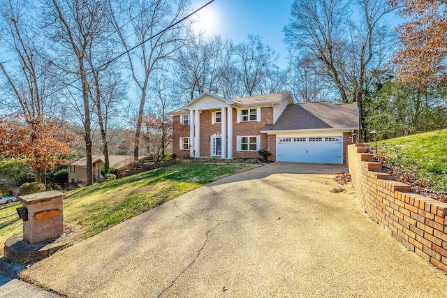 view of front facade featuring a garage and a front yard