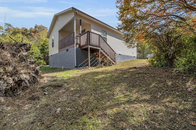 rear view of house featuring a lawn