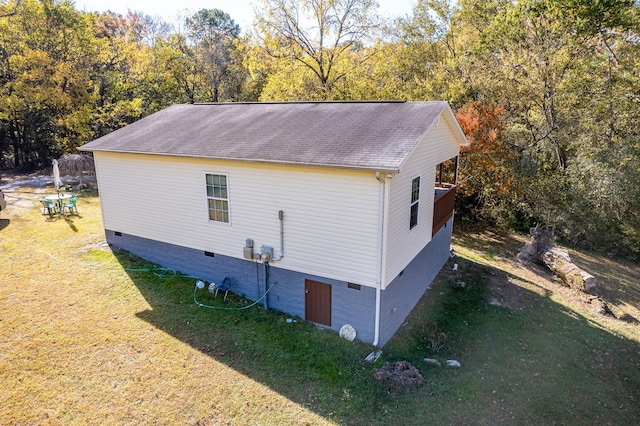 view of side of home featuring a yard