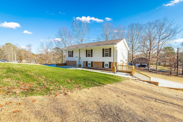 split foyer home featuring a deck, a front yard, and a patio