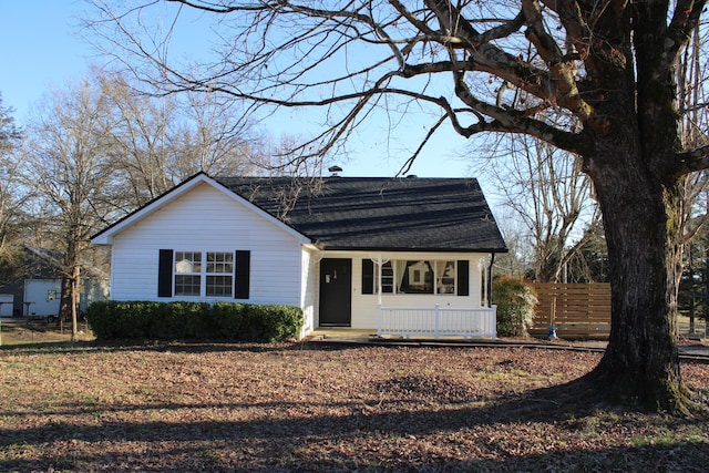 ranch-style house featuring covered porch