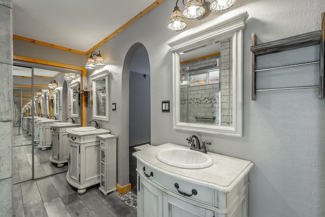 bathroom with vanity and crown molding