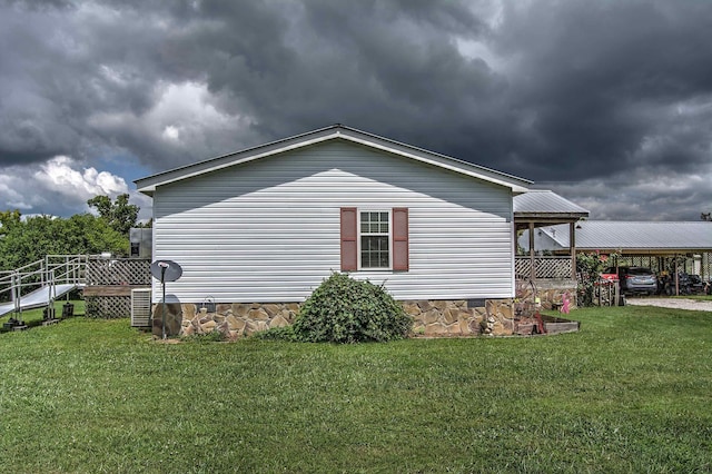 view of side of property with a yard