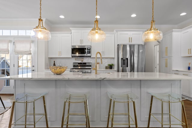 kitchen with decorative light fixtures, stainless steel appliances, a spacious island, and white cabinetry