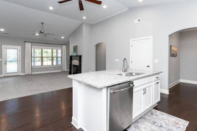 kitchen featuring white cabinets, a kitchen island with sink, dishwasher, and sink