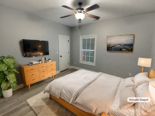 bedroom with ceiling fan