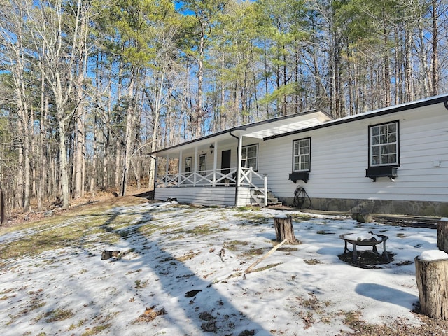 ranch-style house featuring covered porch