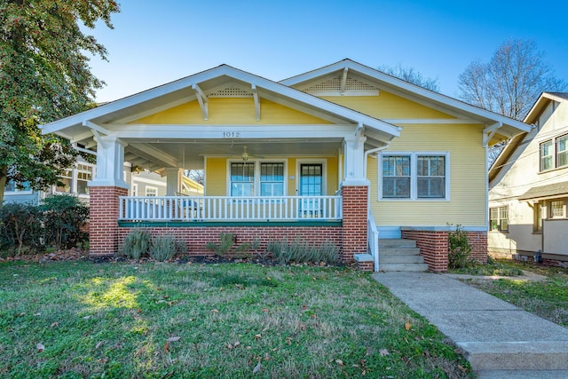 view of front of house with a front lawn and covered porch