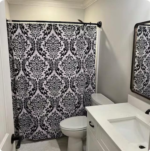 bathroom featuring vanity, toilet, curtained shower, and crown molding