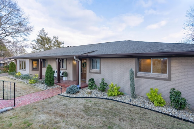 single story home featuring a front yard