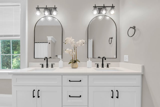 802 E Martin Luther King Blvd, Chattanooga, TN 37403 - full bath featuring double vanity