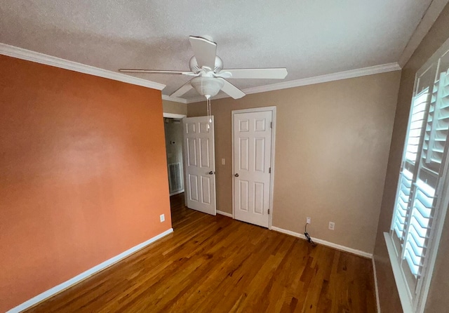 unfurnished room featuring dark hardwood / wood-style floors, ceiling fan, and ornamental molding