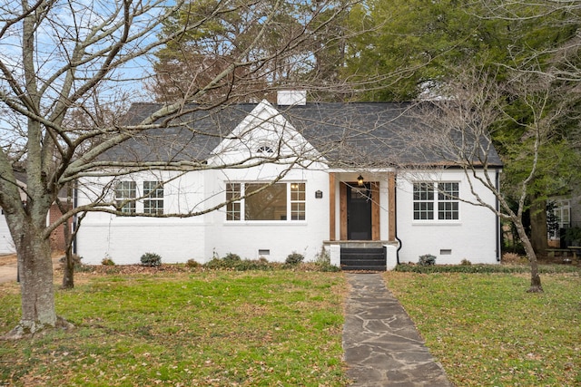 view of front of home featuring a front lawn