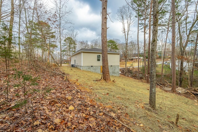 view of side of property with a lawn