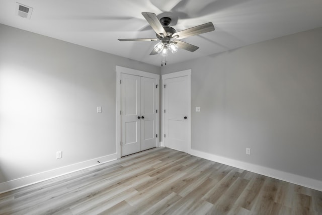 unfurnished room with light hardwood / wood-style flooring and ceiling fan