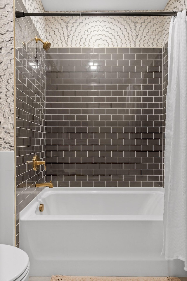 bathroom featuring shower / tub combo with curtain and toilet