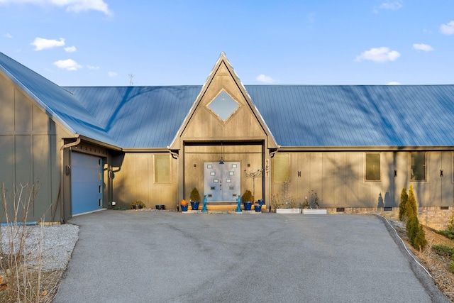 view of front of home with a garage