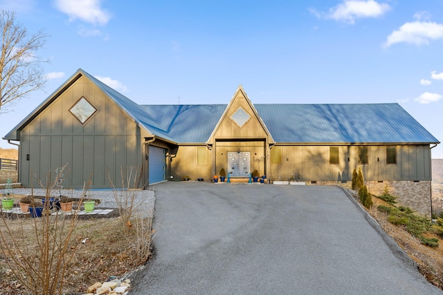 view of front of home featuring a garage