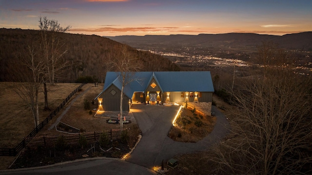 view of front facade featuring a mountain view