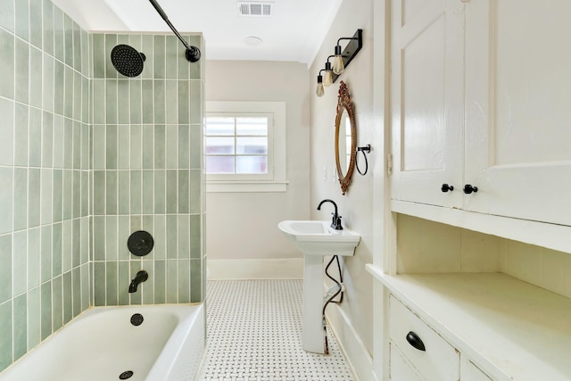 bathroom featuring tiled shower / bath and sink