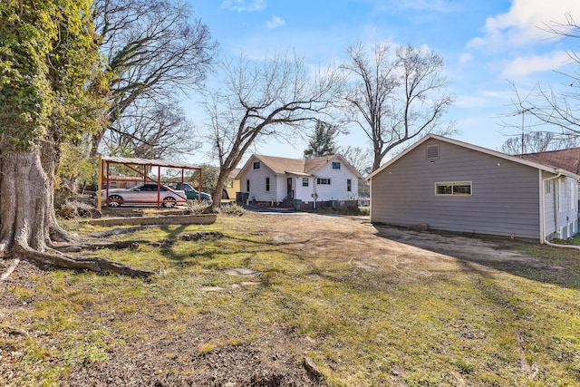 view of yard featuring a carport