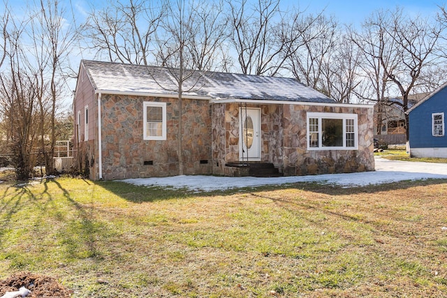 single story home featuring a front yard