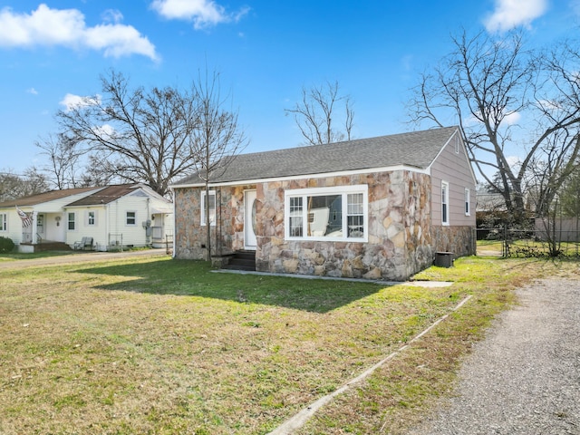 view of front of home with a front lawn