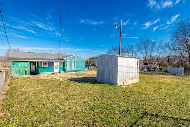 view of yard with a storage unit