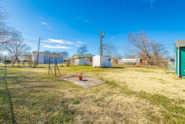 view of yard featuring a shed