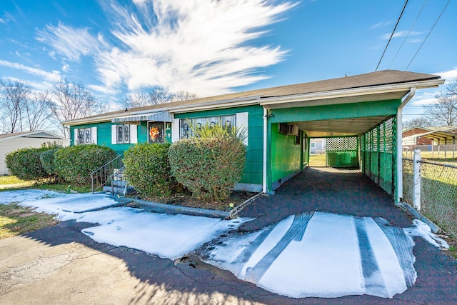 view of front of property featuring a carport