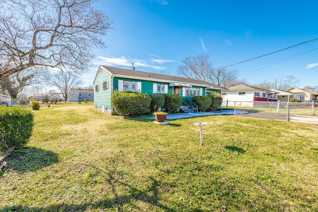 single story home with a front lawn