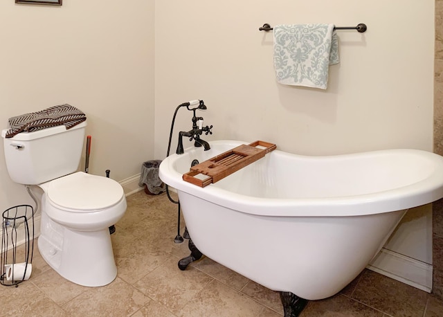 bathroom featuring toilet and a bathtub