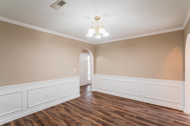 unfurnished room featuring crown molding, dark wood-type flooring, a textured ceiling, and a notable chandelier